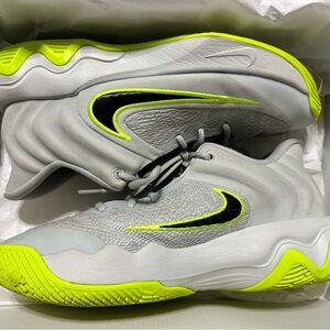 Men’s Nike Giannis Immortality size 8